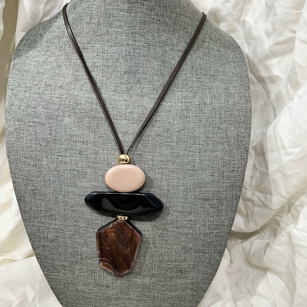Fashion Necklace BoHo Chic Style W/ Leather Strap And 18kt Gold Plated☑️ - Picture 2 of 13